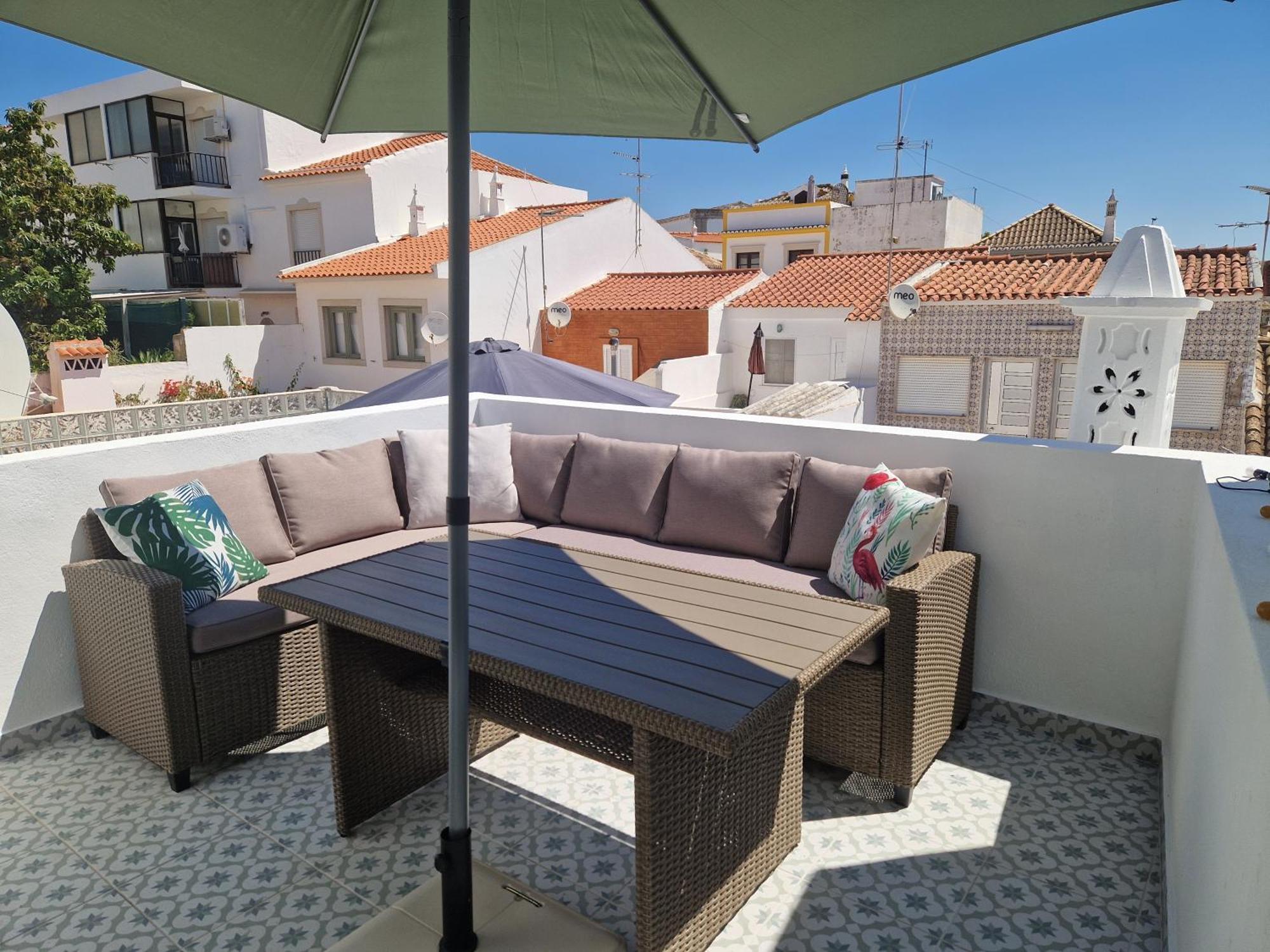 타비라 House With Private Roof Terrace In Centre 빌라 외부 사진